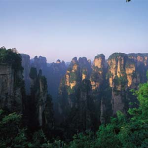 單獨(dú)成團(tuán)N線：張家界、天子山、寶峰湖、猛洞河漂流、鳳凰古城四晚五日湘西全景游